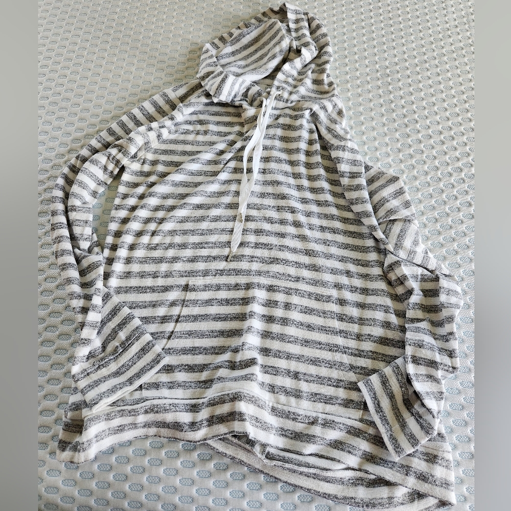 Market & Spruce Hooded Knit Top